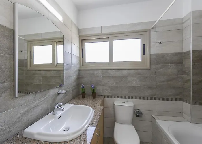 Sunrise 2 וילה פרוטאראס